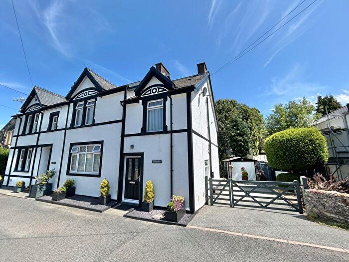 3 Bedroom Semi-Detached House For Sale In Hamdden, Eglwysbach, LL28