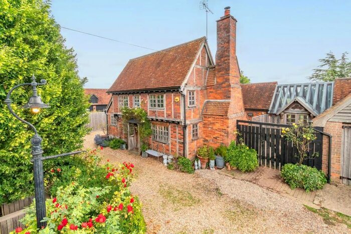 4 Bedroom Detached House For Sale In Leighton Road, Northall, LU6