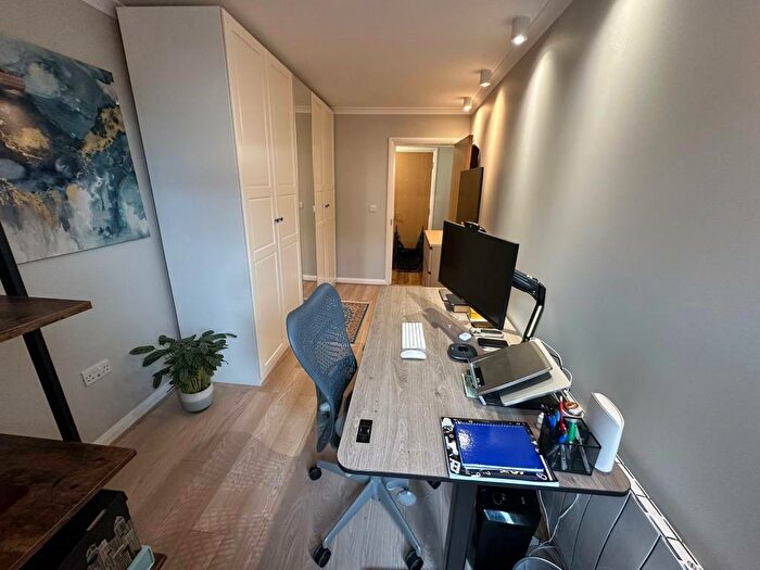 2 Bedroom Apartment To Rent In Slough, Berkshire, SL1