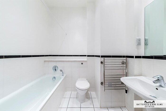 2 Bedroom Apartment For Sale In Bridge Theatre Apartments, Battersea Bridge Road, SW11