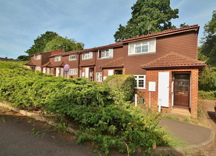 1 Bedroom Flat To Rent In Ashley Court, St Johns, Woking, Surrey, GU21
