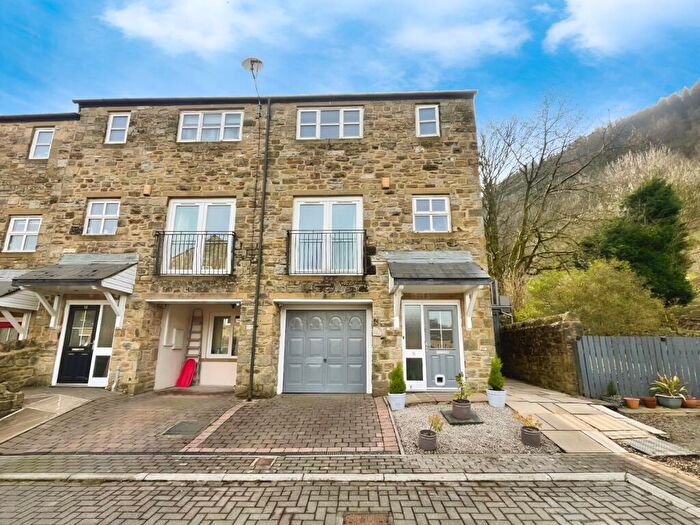3 Bedroom End Of Terrace House For Sale In Jubilee Way, Todmorden, OL14