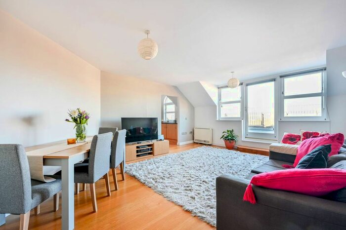 3 Bedroom Flat To Rent In Sydenham Road, Guildford, GU1