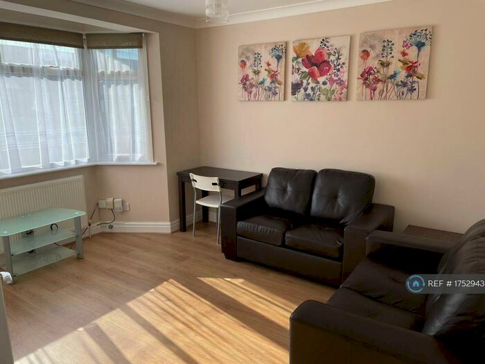1 Bedroom Flat To Rent In Cheltenham Place, Kenton, HA3