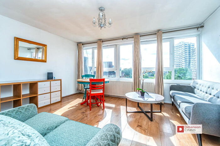 2 Bedroom Flat To Rent In Weatherley Close, Mile End, London, E3