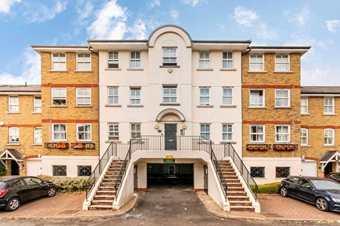 2 Bedroom Flat To Rent In Candler Mews, Twickenham, TW1