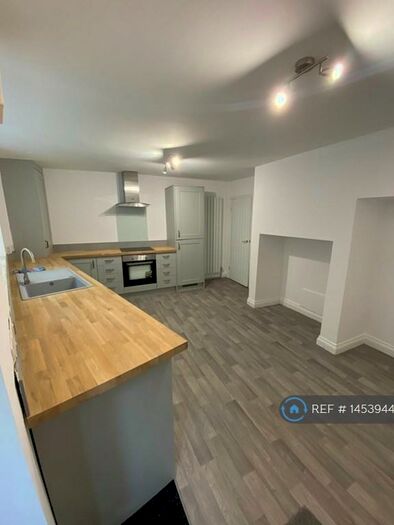 1 Bedroom Flat To Rent In Reins Terrace, Honley, Holmfirth, HD9