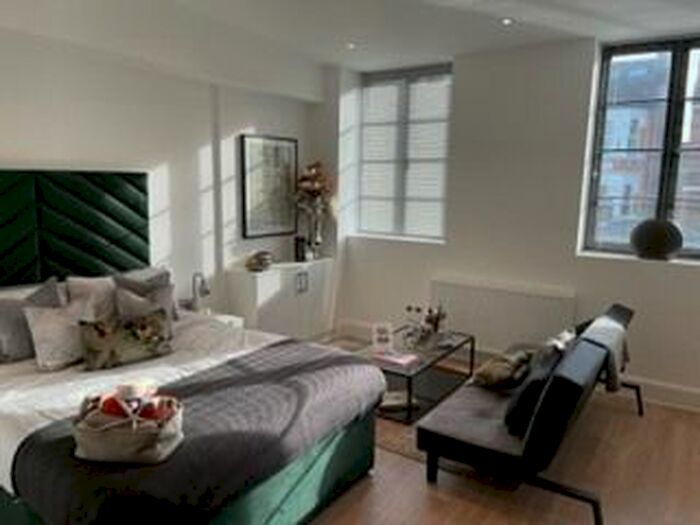 1 Bedroom Studio To Rent In - Maybank Road, E18