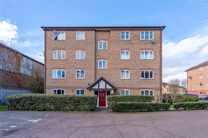 1 Bedroom Flat For Sale In Varsity Drive, Twickenham, TW1