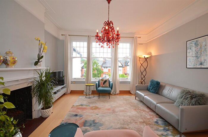 2 Bedroom Flat To Rent In Dukes Avenue, London, N10