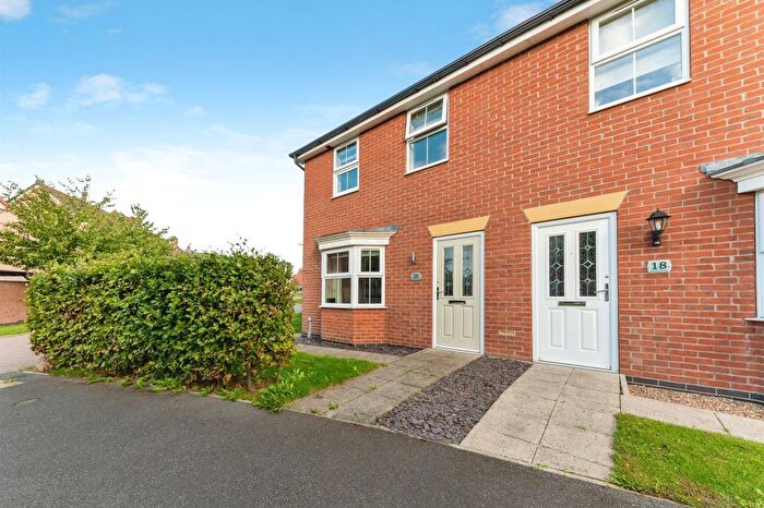 3 Bedroom Semi-Detached House For Sale In Brocklesby Avenue, Immingham, DN40