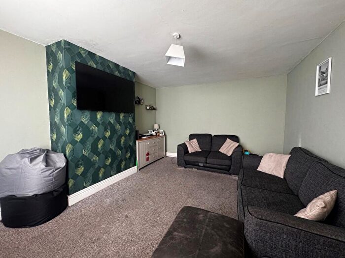 3 Bedroom Semi-Detached House For Sale In Trent Drive, Jarrow, NE32