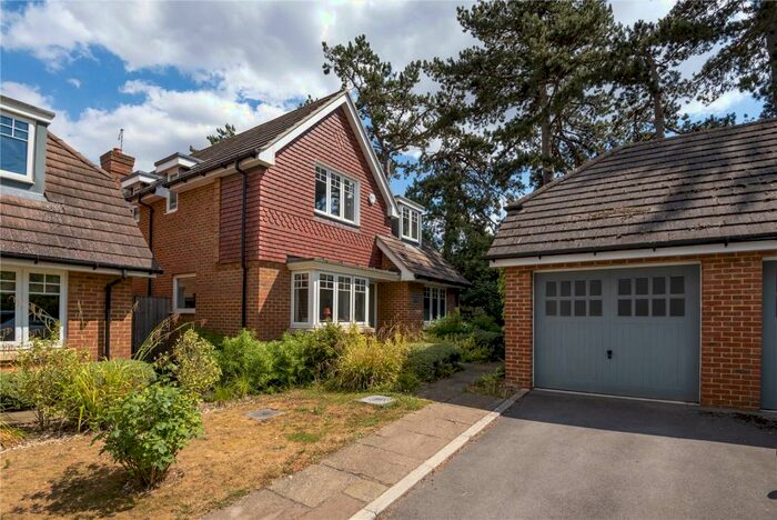 4 Bedroom Detached House To Rent In Stephenson Close, Twyford, Reading, Berkshire, RG10