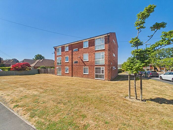 1 Bedroom Flat For Sale In Naldrett Close, Horsham, RH12
