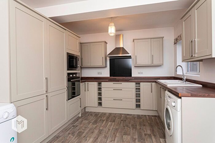 3 Bedroom Bungalow For Sale In Wentworth Close, Radcliffe, Manchester, Greater Manchester, M26
