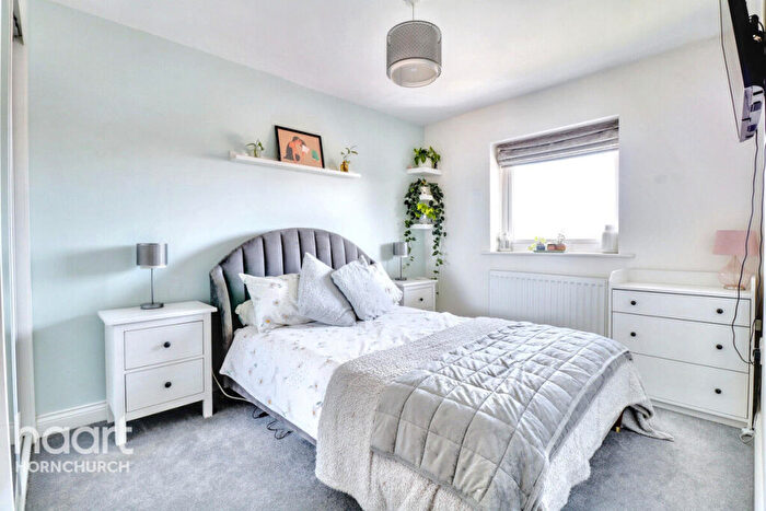 2 Bedroom Apartment For Sale In Stafford Avenue, Hornchurch, RM11
