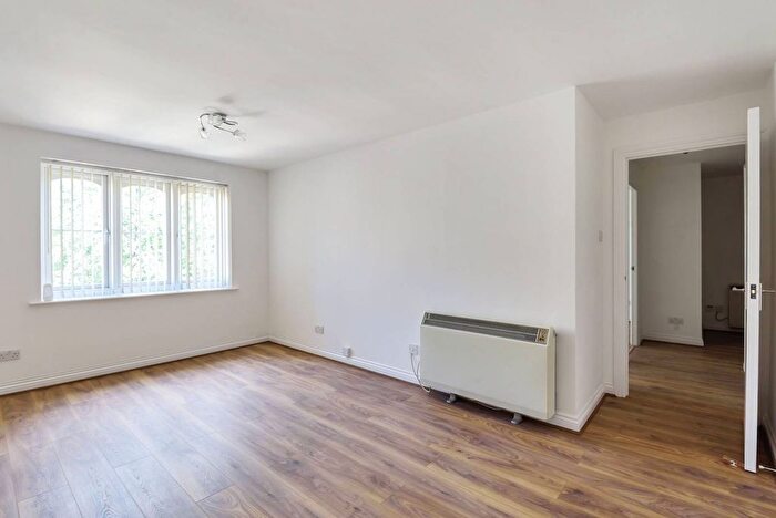 2 Bedroom Flat To Rent In Hallam Close, Watford, WD24