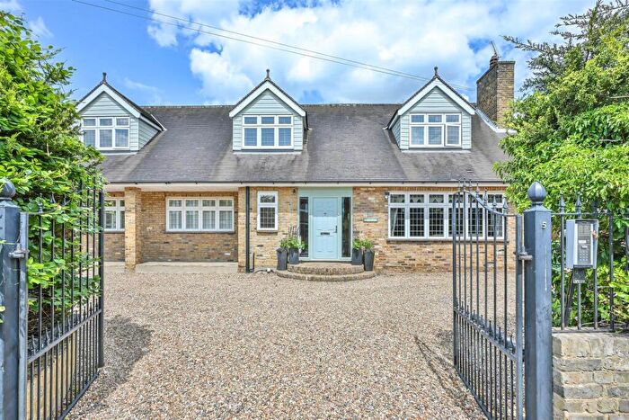 6 Bedroom Detached House For Sale In **Signature Home** Brook Road, Brentwood, CM14