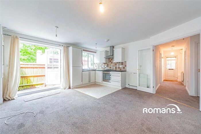 2 Bedroom Flat To Rent In Stoke Row Road, Peppard Common, Henley-on-Thames, RG9