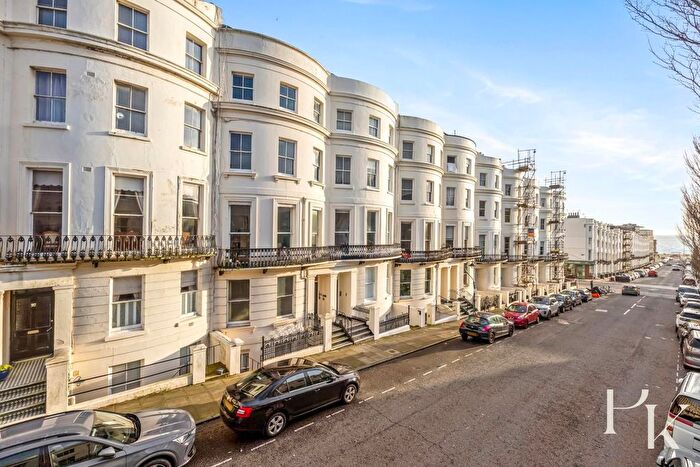 2 Bedroom Flat For Sale In Lansdowne Place, Hove, BN3