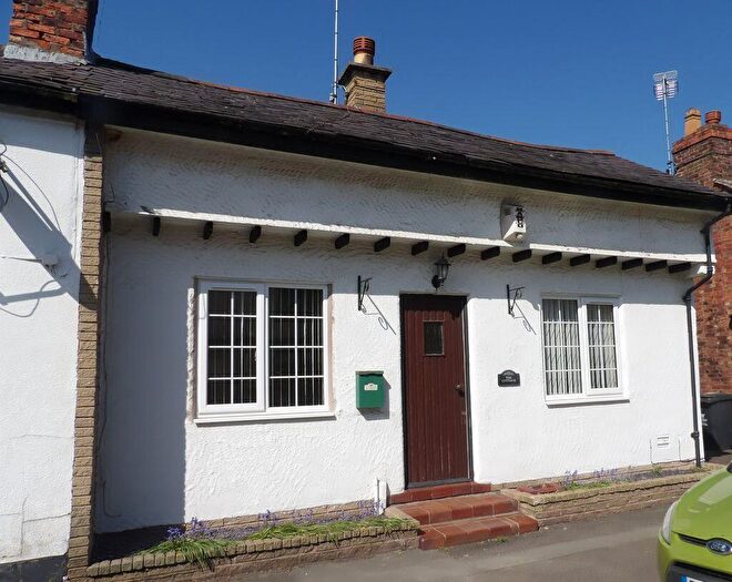 2 Bedroom Bungalow To Rent In High Street, Wrexham, LL13