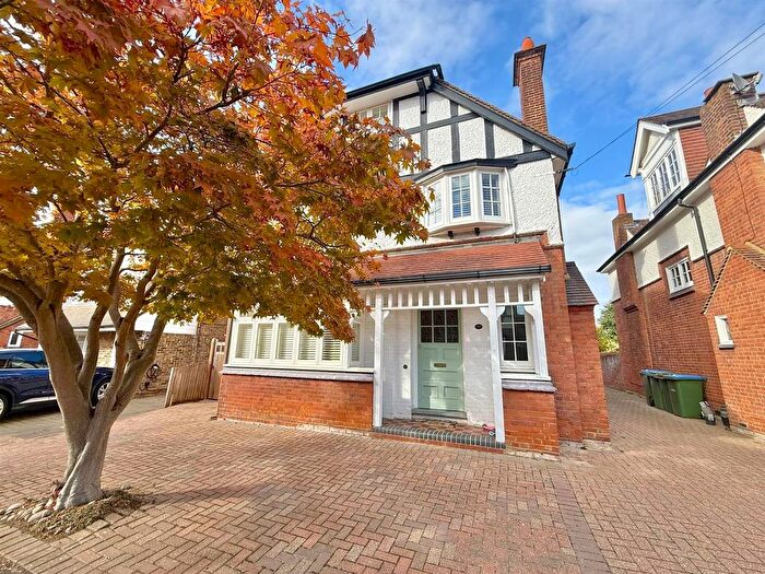 5 Bedroom Detached House To Rent In Westville Road, Thames Ditton, KT7