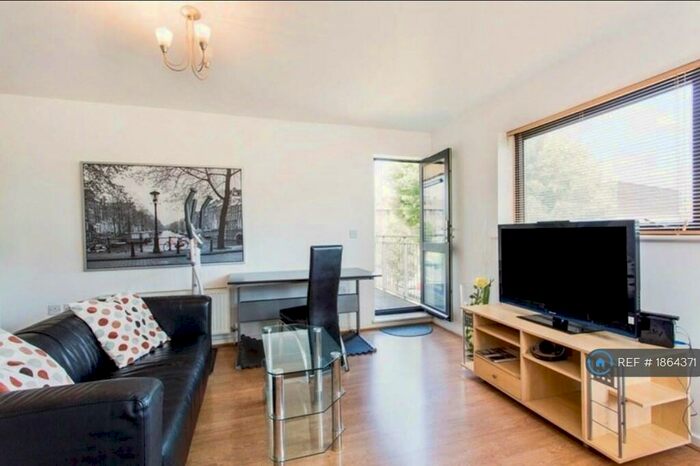 2 Bedroom Flat To Rent In Rosebay House, London, E3