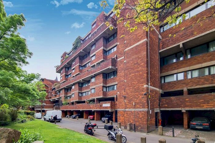 1 Bedroom Flat To Rent In Vauxhall Bridge Road, Pimlico, London, SW1V