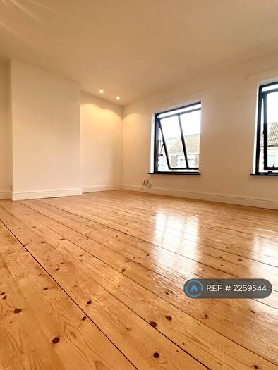 1 Bedroom Flat To Rent In Railway Street, Cardiff, CF24