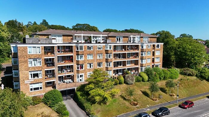 2 Bedroom Flat For Sale In Monterey Court, Varndean Park Estate, BN1