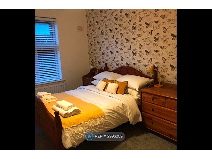 2 Bedroom Flat To Rent In Brixton Hill Court, London, SW2