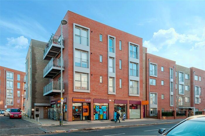 2 Bedroom Flat To Rent In High Road Leyton, Leyton, London, E10