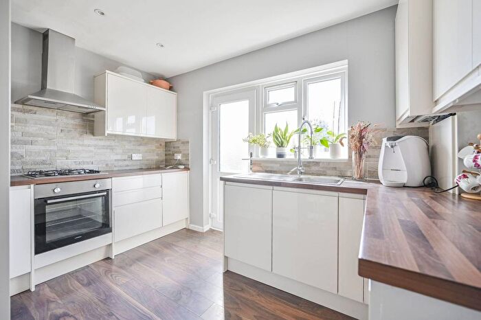 2 Bedroom Flat For Sale In Queens Road, Leytonstone, London, E11