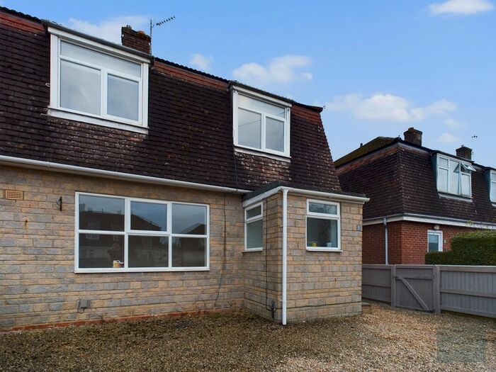 4 Bedroom Semi-Detached House To Rent In Sangster Avenue, Melksham, SN12