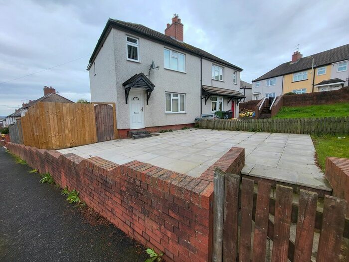 3 Bedroom Semi-Detached House To Rent In Kitchener Road, Dudley, DY2