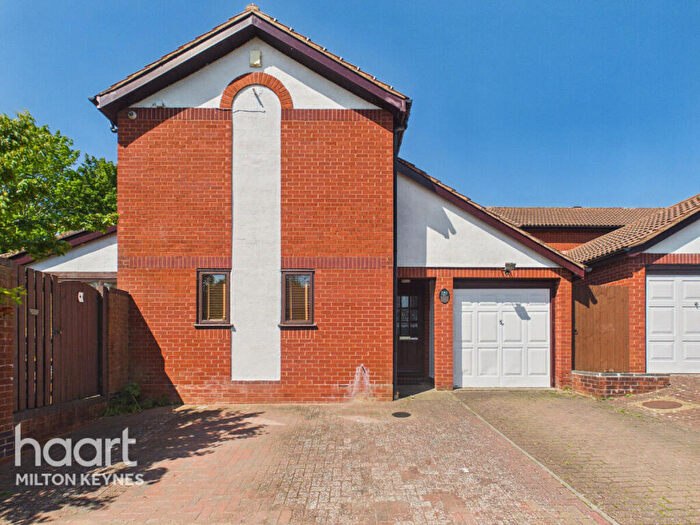 4 Bedroom Detached House For Sale In Dyers Mews, Milton Keynes, MK14