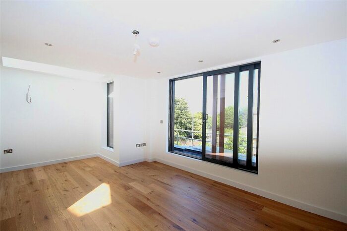 3 Bedroom Apartment To Rent In Glebe Road, Hackney, Dalston, London, E8