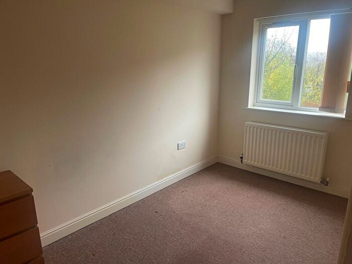 2 Bedroom Apartment For Sale In West View, Boothtown, Halifax, HX3