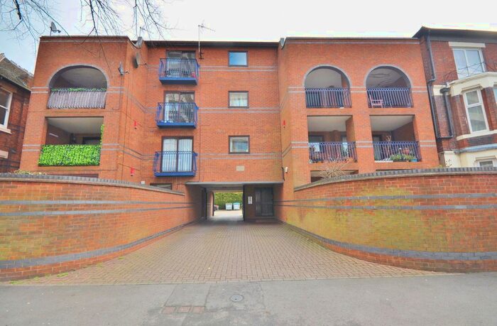 2 Bedroom Flat To Rent In Fox Road, West Bridgford, Nottingham, NG2