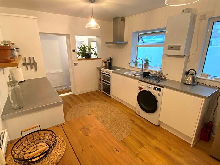 1 Bedroom Flat To Rent In Clevedon Road, Newquay, TR7