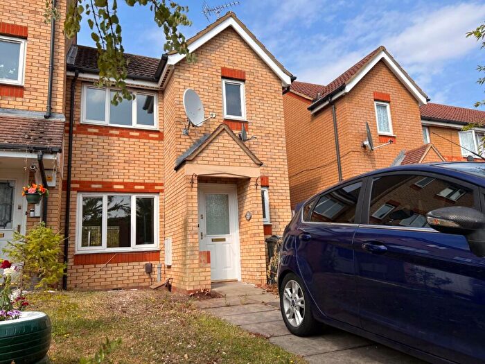 3 Bedroom End Of Terrace House To Rent In Dunraven Avenue, Luton, Bedfordshire, LU1
