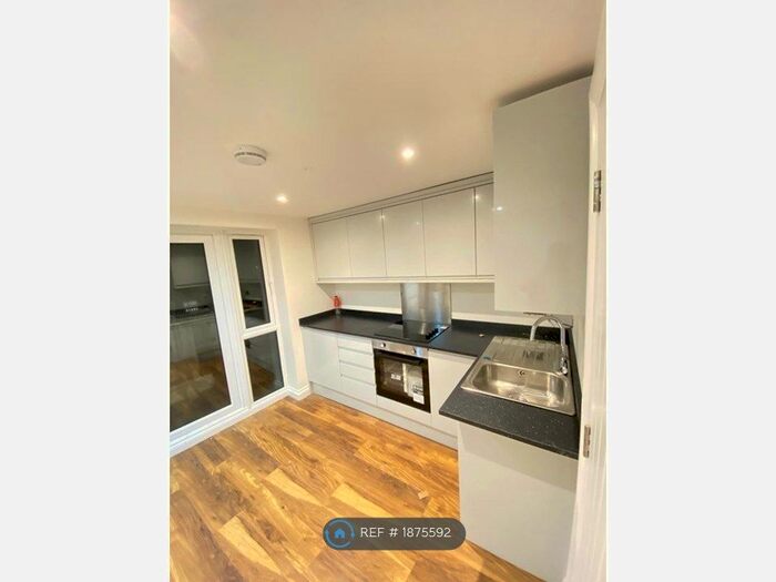 2 Bedroom Flat To Rent In Canberra Road, West Ealing, London, W13