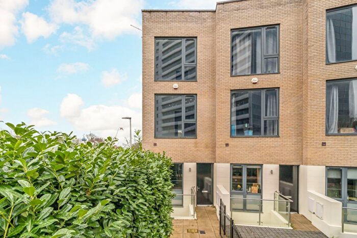 5 Bedroom End Of Terrace House To Rent In Gunnersbury Mews, London, W4