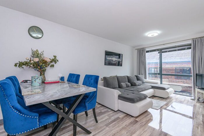 2 Bedroom Flat For Sale In Marshall Street, Leeds, LS11