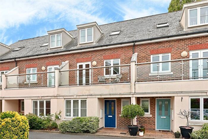 4 Bedroom Terraced House For Sale In St. Francis Place, London, SW12