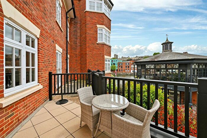 3 Bedroom Apartment To Rent In Eton Riverside, - King Stable Street, Eton, Berkshire, SL4