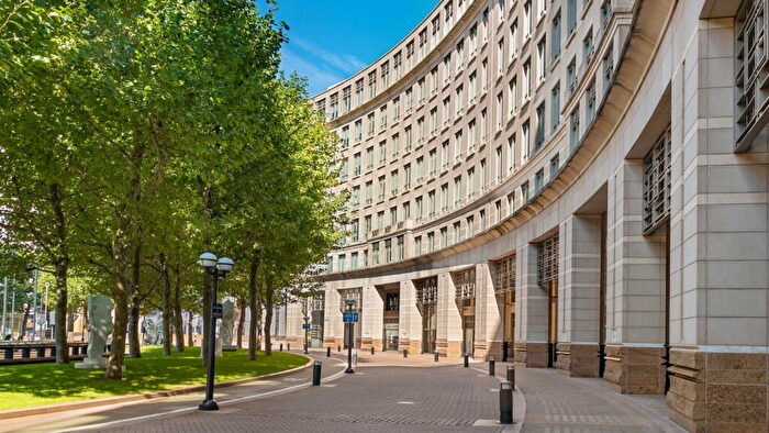 2 Bedroom Apartment To Rent In Westferry Circus, London, E14