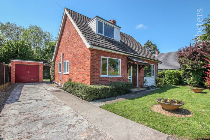 3 Bedroom Chalet For Sale In Greenwood Close, Ashwellthorpe, NR16