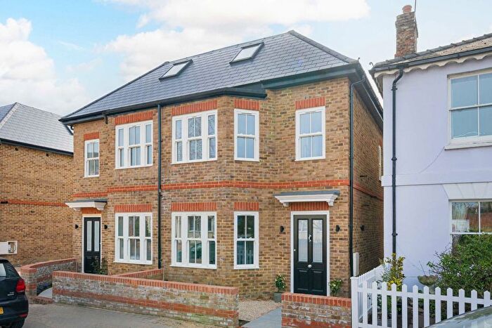 4 Bedroom Property For Sale In Station Road, Hampton, TW12