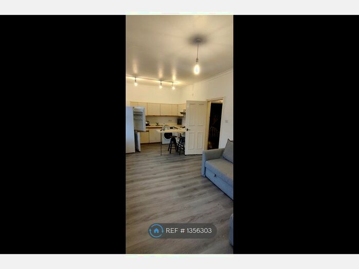 1 Bedroom Flat To Rent In Goswell Road, London, EC1V